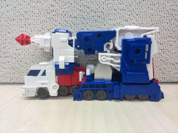 MFT MechFansToys MF-08 MF08 Ultrl Magenus (Ultra Magnus) 15cm / 6