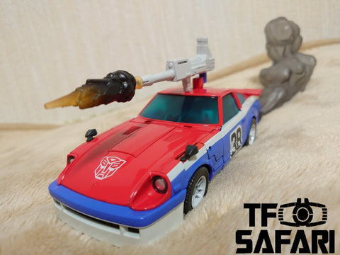 Takara Tomy Masterpiece MP19+ MP-19+ Smokescreen Exclusive (with Collectible Pin) 17cm / 6.7"