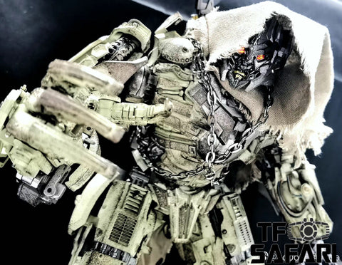 【Battle-Damaged Version】Unique Toys UT R-05DMG R05DMG Desperado (Oil Tanker Megatron) Battle Damaged Version 33cm / 13"