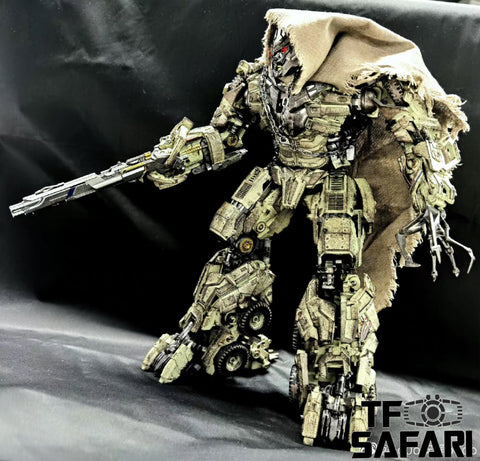 【Battle-Damaged Version】Unique Toys UT R-05DMG R05DMG Desperado (Oil Tanker Megatron) Battle Damaged Version 33cm / 13"