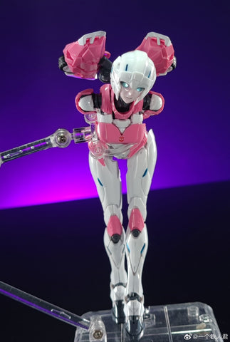 Flame Toys Furai Model 20 IDW Arcee Model Kit (Non-transformable) 15.5cm / 6"