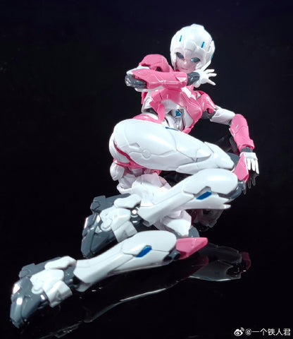 Flame Toys Furai Model 20 IDW Arcee Model Kit (Non-transformable) 15.5cm / 6"