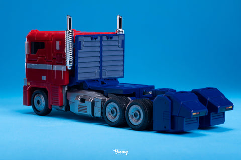 Takara Tomy Masterpiece MPG-17 MPG17 Optimus Prime 4.0 Style Gen