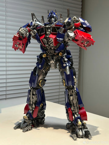 【Pre-Order】Unique Toys UT R10 R-10 Leader of Justice (Bayverse Optimus Prime)
