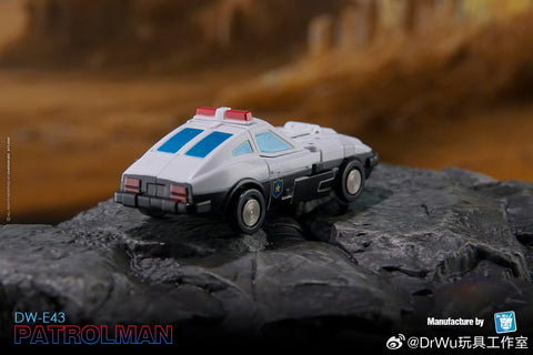 【Pre-Order】Dr.Wu & Mechanic Studio Extreme Warfare DW-E43 Patrolman (Prowl) / DW-E44 Grasshooper (Kickback) 2 in 1 set 4.5cm