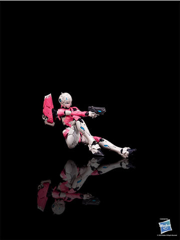 Flame Toys Furai Model 20 IDW Arcee Model Kit (Non-transformable) 15.5cm / 6"