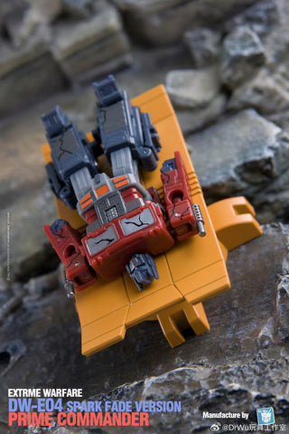 Dr.Wu DW-E04 DWE04 Prime Commander w/ Trailer (G1 Optimus Prime) Spark Fade Version 6cm / 2.4”