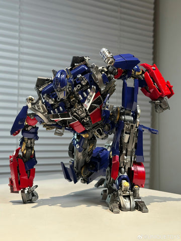 【Pre-Order】Unique Toys UT R10 R-10 Leader of Justice (Bayverse Optimus Prime)