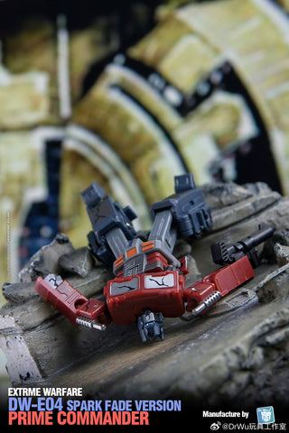 Dr.Wu DW-E04 DWE04 Prime Commander w/ Trailer (G1 Optimus Prime) Spark Fade Version 6cm / 2.4”