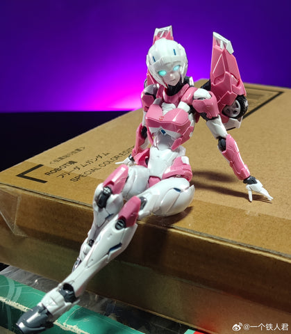 Flame Toys Furai Model 20 IDW Arcee Model Kit (Non-transformable) 15.5cm / 6"