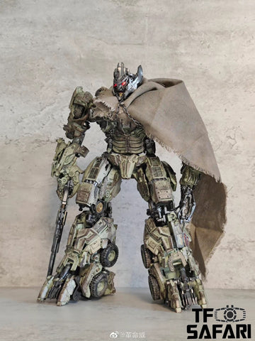 【Battle-Damaged Version】Unique Toys UT R-05DMG R05DMG Desperado (Oil Tanker Megatron) Battle Damaged Version 33cm / 13"