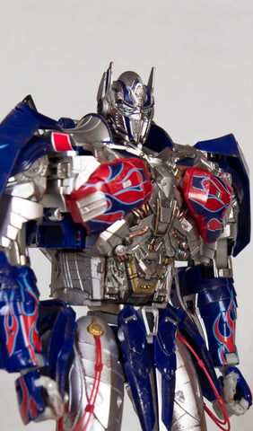 Unique Toys UT R-02D R02D Challenger Optimus Prime (Battle Damaged Version) 28cm / 11"