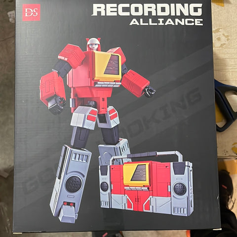 Deformation Space DS-02 DS02 Recording Alliance ( Blaster ) Masterpiece Scale 24cm / 9.5"