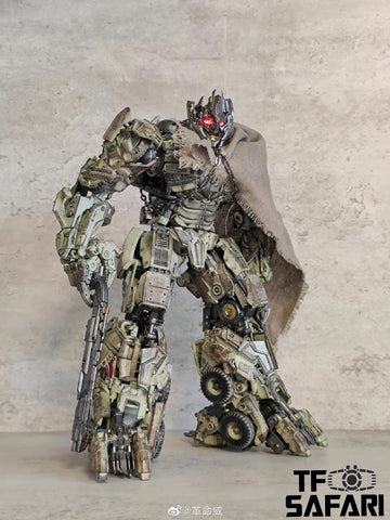 【Battle-Damaged Version】Unique Toys UT R-05DMG R05DMG Desperado (Oil Tanker Megatron) Battle Damaged Version 33cm / 13"