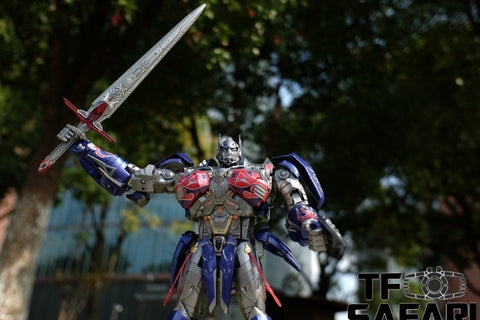 Unique Toys UT R-02 R02 Challenger Optimus Prime 27cm / 10.5cm