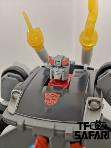 Takara Tomy Masterpiece MP18+ MP-18+ Streak (Blue Streak Limited Edition with Collectible Pin) 17cm / 6.7"