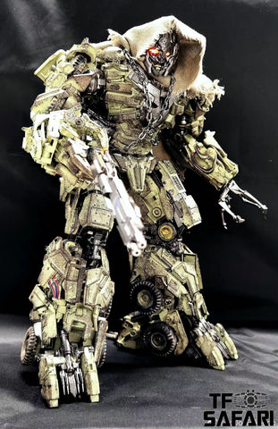 【Battle-Damaged Version】Unique Toys UT R-05DMG R05DMG Desperado (Oil Tanker Megatron) Battle Damaged Version 33cm / 13"