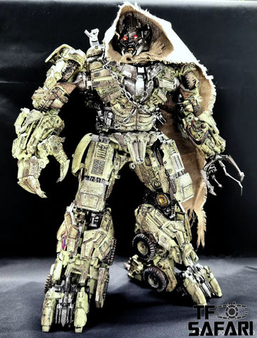 【Battle-Damaged Version】Unique Toys UT R-05DMG R05DMG Desperado (Oil Tanker Megatron) Battle Damaged Version 33cm / 13"