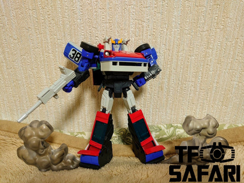 Takara Tomy Masterpiece MP19+ MP-19+ Smokescreen Exclusive (with Collectible Pin) 17cm / 6.7"