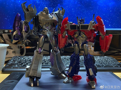 APC Toys APC001 / APC004 Charger & Dark Master ( 1:1 TFP Optimus Prime & Megatron Voyage Class ) 20cm / 8"